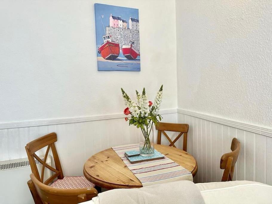 Ship Cottage Tenby Beach 50M Exterior photo